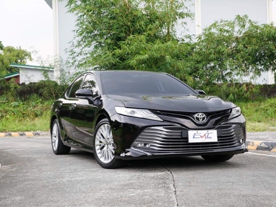 Selling White Toyota Camry 2019 in Quezon City