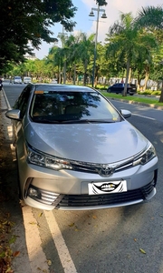 Selling White Toyota Corolla altis 2019 in Pasig