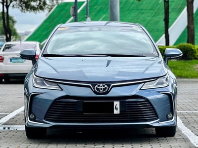 Selling White Toyota Corolla altis 2020 in Makati