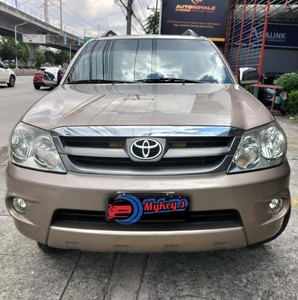 Selling White Toyota Fortuner 2006 in Manila