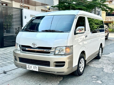 Selling White Toyota Hiace 2008 in Pasig