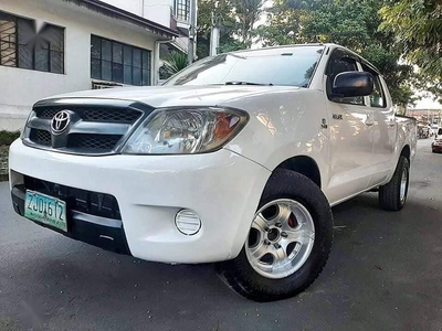 Selling White Toyota Hilux 2007 in Manila