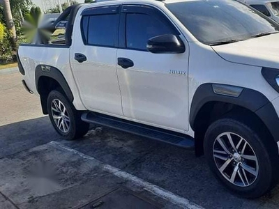 Selling White Toyota Hilux 2018 in Pozorrubio