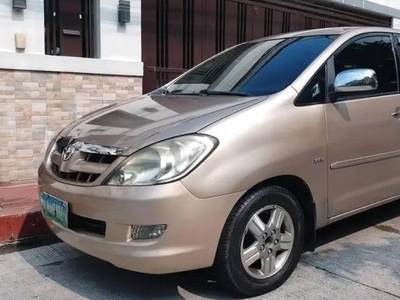 Selling White Toyota Innova 2006 in Quezon City