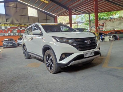 Selling White Toyota Rush 2018 in Quezon City