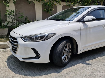 White Hyundai Elantra 2018 for sale in Automatic