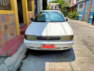 White Nissan Sentra for sale in Parañaque