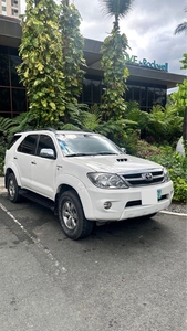 White Toyota Fortuner 2009 for sale in Makati