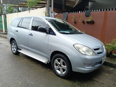 White Toyota Innova 2008 for sale in Quezon City