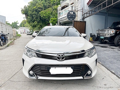 Pearl White Toyota Camry 2018 for sale in Bacoor