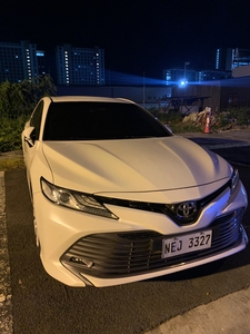 Selling White Toyota Camry 2019 in Biñan