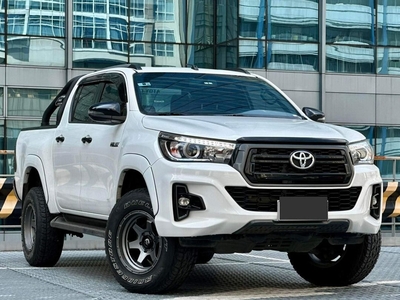 Selling White Toyota Hilux 2019 in Makati