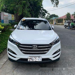 White Hyundai Tucson 2018 at 20000 km for sale