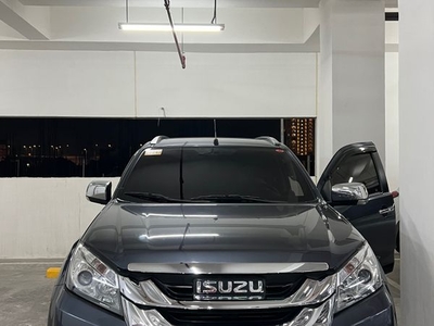 2017 Isuzu MU-X RZ4E 4x2 LS-A MT
