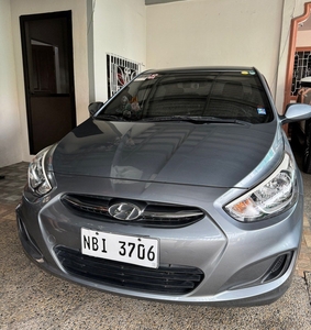 Selling White Hyundai Accent 2018 in Manila