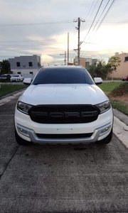 Selling Purple Ford Everest 2018 in Imus