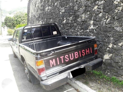 Mitsubishi L200 MT Black Pickup For Sale