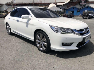 Pearl White Honda Accord 2015 for sale in Automatic