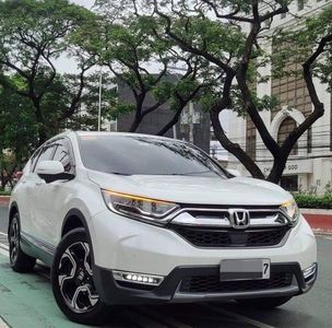 Pearl White Honda CR-V 2018 for sale in Quezon