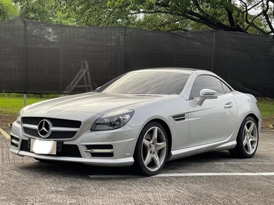 Pearl White Mercedes-Benz SLK350 2014 for sale in Las Pinas