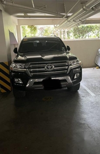 Sell 2018 Toyota Land Cruiser in Makati