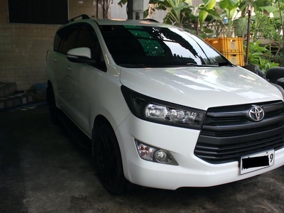 Sell White Toyota Innova in Valenzuela