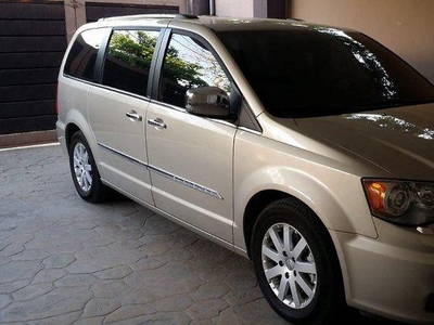 Selling Beige Chrysler Town And Country 2012 in Muntinlupa