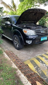 Selling Black Ford Everest 2013 in Manila