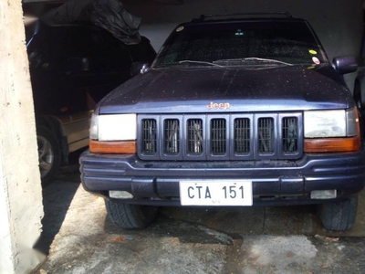 Selling Black Jeep Grand Cherokee 2011 in Quezon City