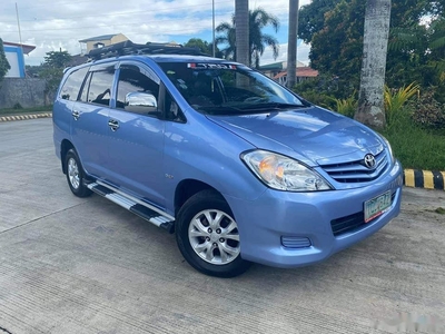 Selling Blue Toyota Innova 2012 SUV at 70000 km in Manila