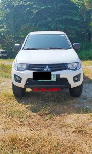 Selling Mitsubishi Strada 2011