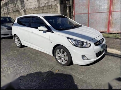 Selling Pearl White Hyundai Accent 2013 in Marikina