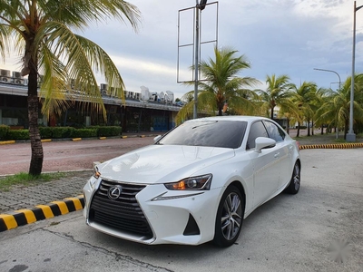 Selling Pearl White Lexus IS 350 2018 in Quezon City