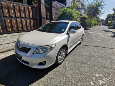 Selling Pearl White Toyota Corolla Altis 2010 in Manila