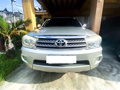 Selling Pearl White Toyota Fortuner 2009 in Manila