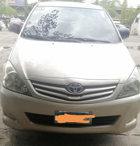 Selling Pearl White Toyota Innova 2010 in Taguig