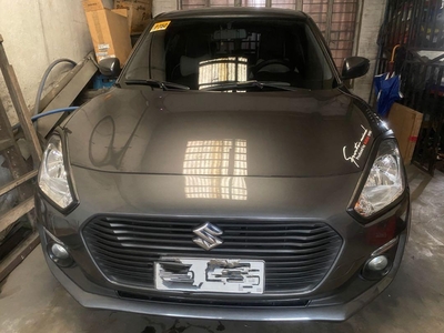 Selling Silver Suzuki Swift 2019 in Pateros