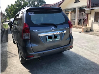 Selling Silver Toyota Avanza 2012 in Quezon