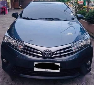 Selling Silver Toyota Corolla Altis 2014 in Cainta