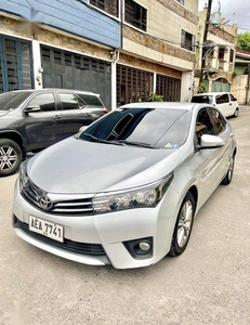 Selling Silver Toyota Corolla Altis 2015 in Manila