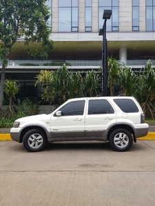 Selling White Ford Escape 2007 in Mandaluyong