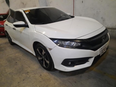 Selling White Honda Civic 2018