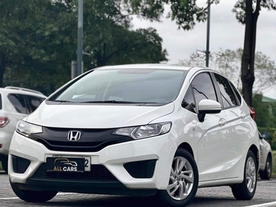 Selling White Honda Jazz 2015 in Makati
