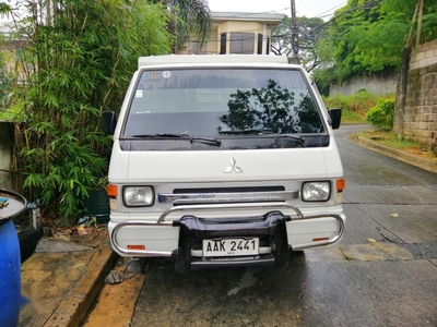 Selling White Mitsubishi L300 2014 in Cainta