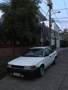 Selling White Toyota Corolla 1990 in Las Pinas
