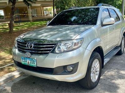 Selling White Toyota Fortuner 2012