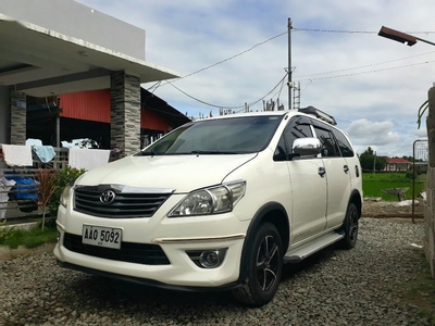 Selling White Toyota Innova 2014 in Gapan