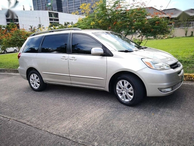 Toyota Sienna 2004 for sale in Quezon City