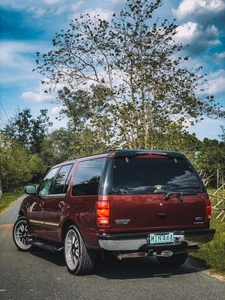 White Ford Expedition 2002 for sale in Subic