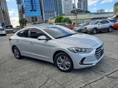 White Hyundai Elantra 2018 for sale in Mandaluyong City